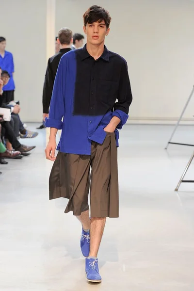 Look 10